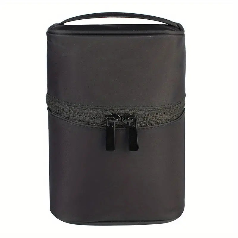Borsa termica nera con cerniera, manico superiore, design compatto. Ideale per conservare cibi e bevande. Accessorio pratico per picnic e viaggi.