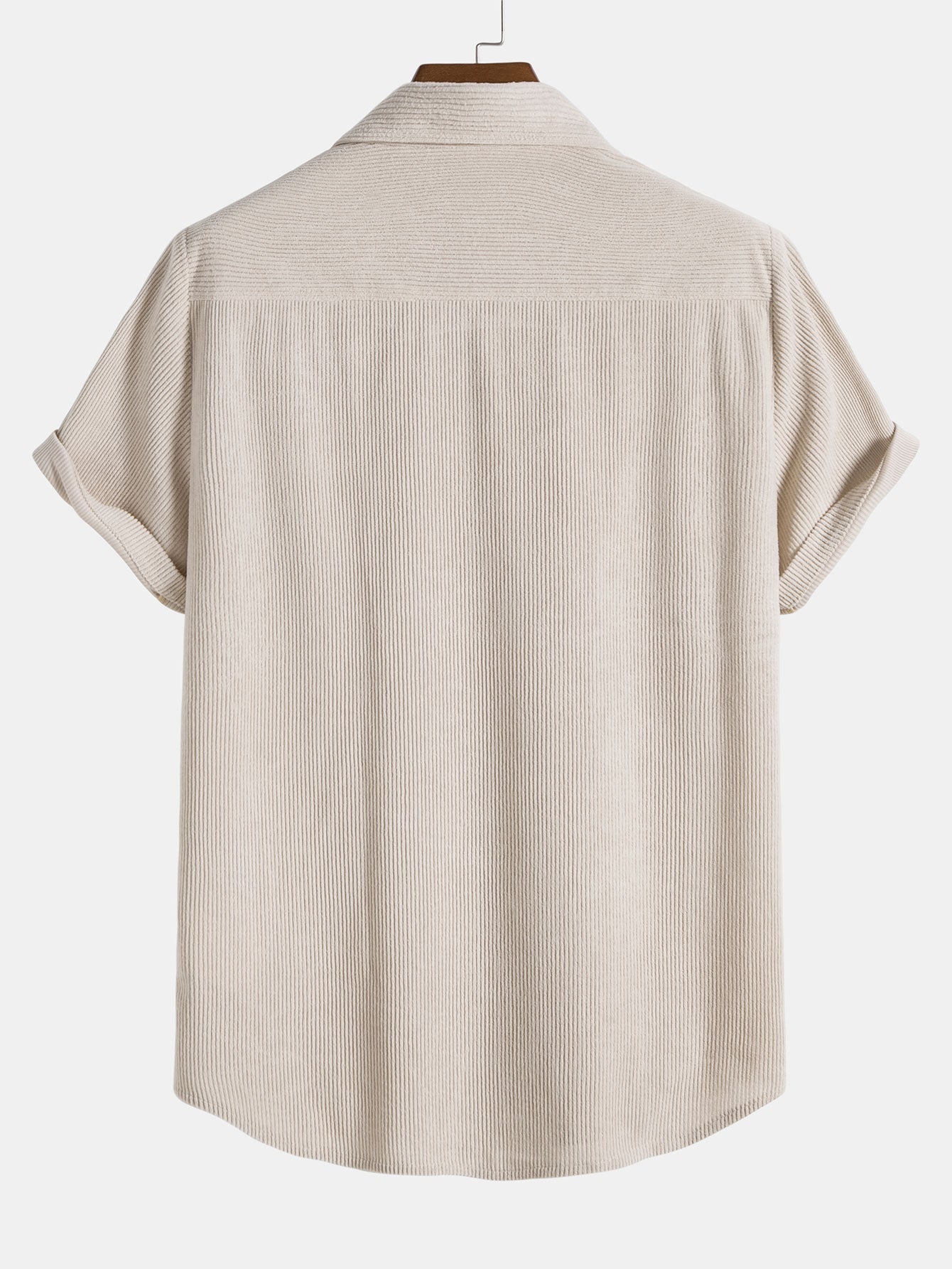Camicia beige a righe verticali, maniche corte, colletto classico, tessuto leggero, stile casual, perfetta per l'estate.