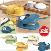 Macchina per ravioli colorata su tavolo da cucina, con impasto e ravioli. Strumento per fare ravioli, accessorio cucina, spedizione gratuita.