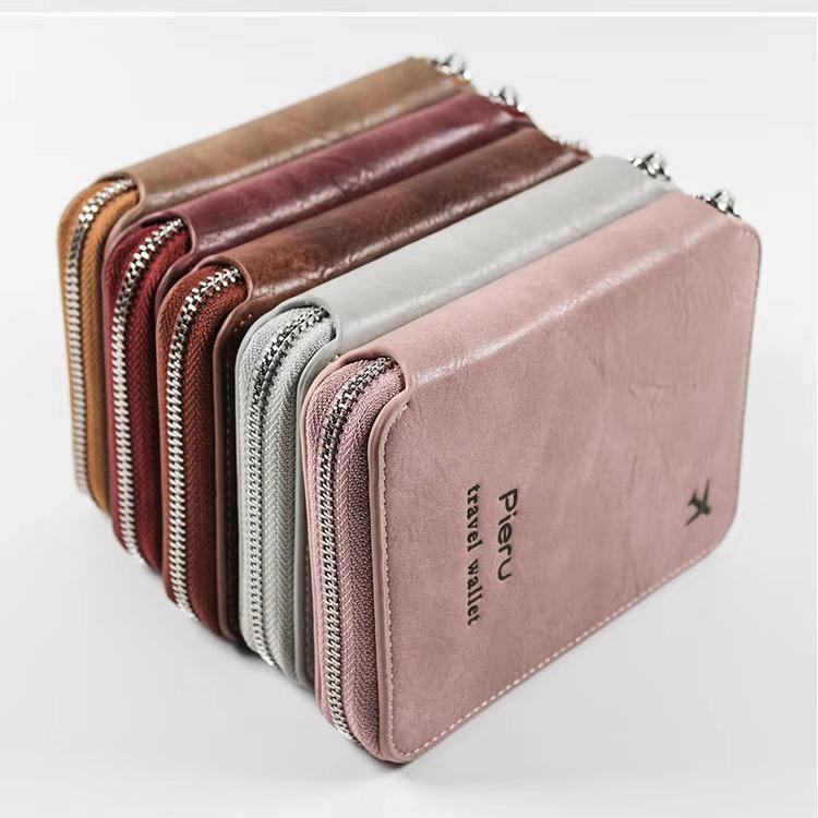 Portafogli da viaggio in pelle multicolore con cerniera, design elegante e compatto, ideale per organizzare documenti e carte.
