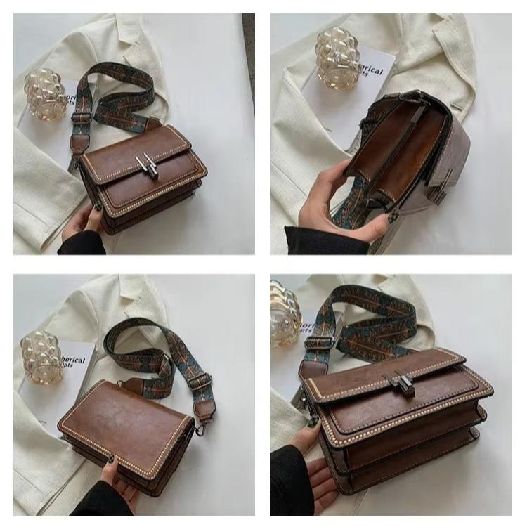 Borsa a tracolla in pelle marrone con fibbia metallica, tracolla regolabile decorata, design elegante e spazioso, ideale per moda donna.