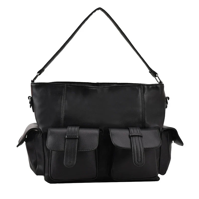 Borsa a tracolla in pelle nera con tasche multiple, design elegante e spazioso, ideale per lavoro e viaggio. Accessorio moda versatile e funzionale.