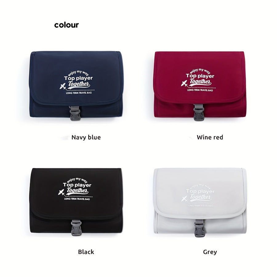 Quattro borse da viaggio pieghevoli in colori blu navy, rosso vino, nero e grigio, con scritta "Top Player Together". Ideali per organizzare accessori.