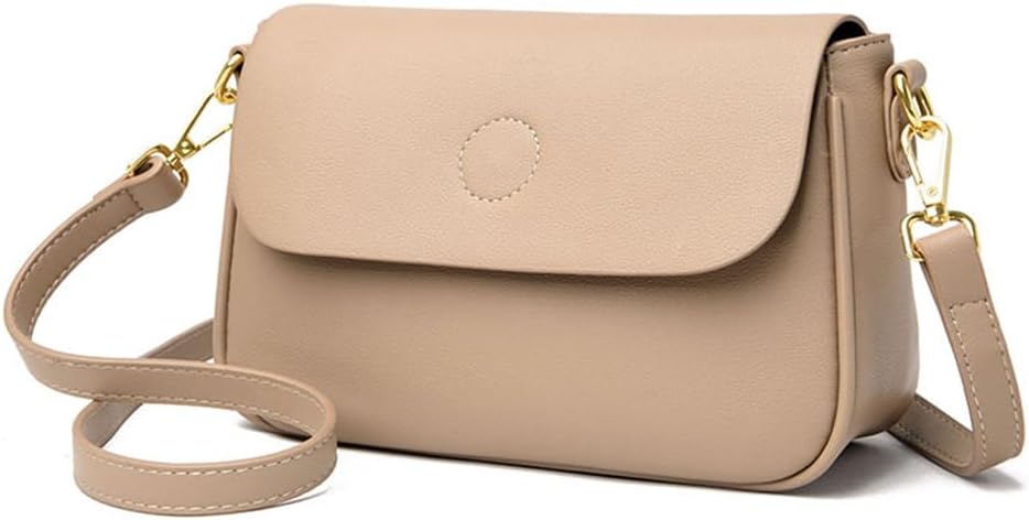 Borsa a tracolla beige in pelle sintetica con chiusura a patta, dettagli in metallo dorato, design elegante e minimalista.