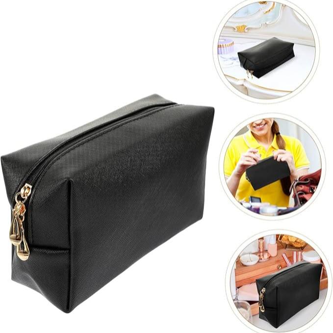 Astuccio nero in pelle sintetica con cerniera dorata, ideale per cosmetici e accessori da viaggio. Design elegante e pratico per organizzazione.