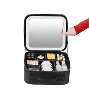 Astuccio trucco nero con specchio, scomparti organizzati per cosmetici, rossetti e accessori. Ideale per viaggi e organizzazione beauty.