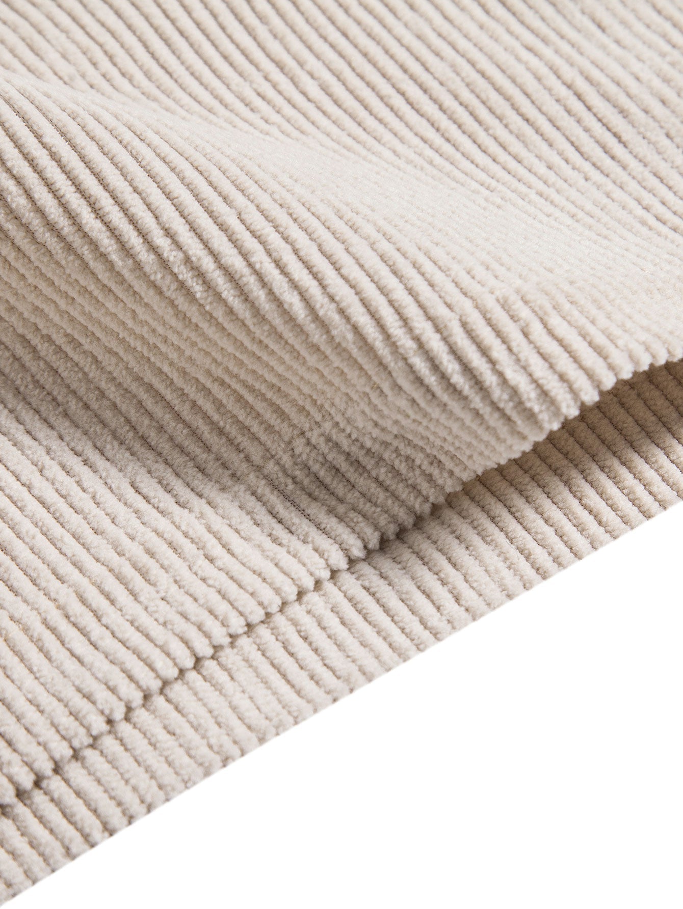 Tessuto a coste beige chiaro, texture morbida e dettagliata, ideale per abbigliamento e arredamento. Materiale di alta qualità.