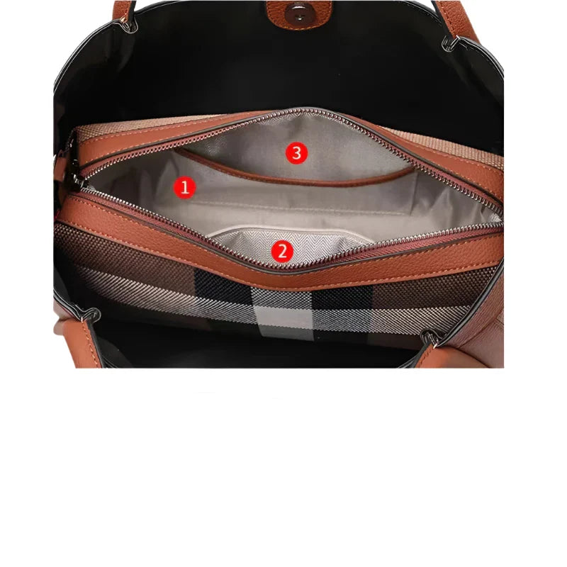 Interno borsa a tracolla in pelle marrone, scomparti multipli, fodera a quadri, chiusura con zip, design elegante e funzionale per donna.
