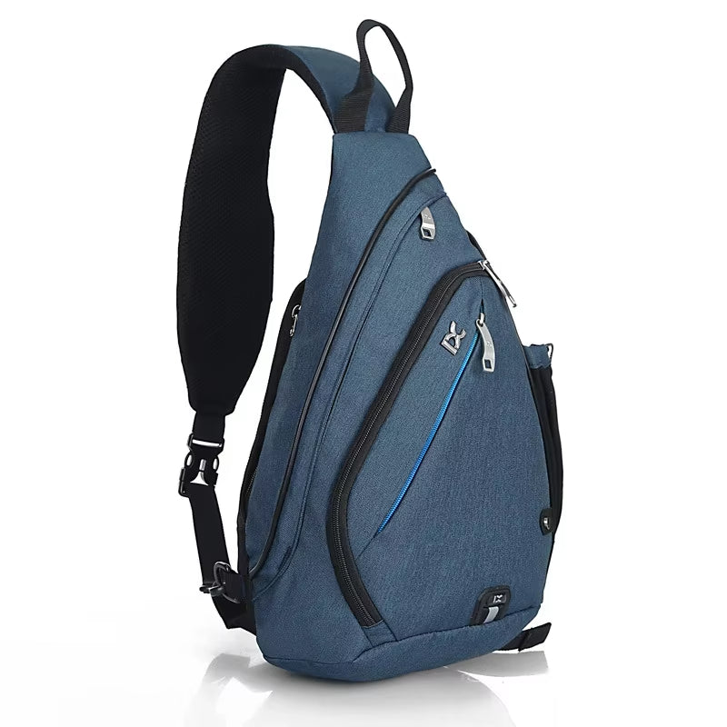 Zaino monospalla blu in tessuto resistente, con cerniere multiple e tracolla regolabile. Ideale per viaggi, escursioni e uso quotidiano.