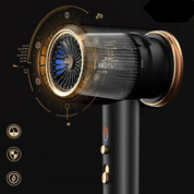 Asciugacapelli nero e oro con tecnologia avanzata, design futuristico, pulsanti dorati, motore potente, ideale per styling professionale.