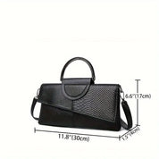 Borsa a mano in pelle nera con texture rettile, dimensioni 30x17x4 cm, manico superiore e tracolla regolabile. Elegante e versatile per ogni occasione.