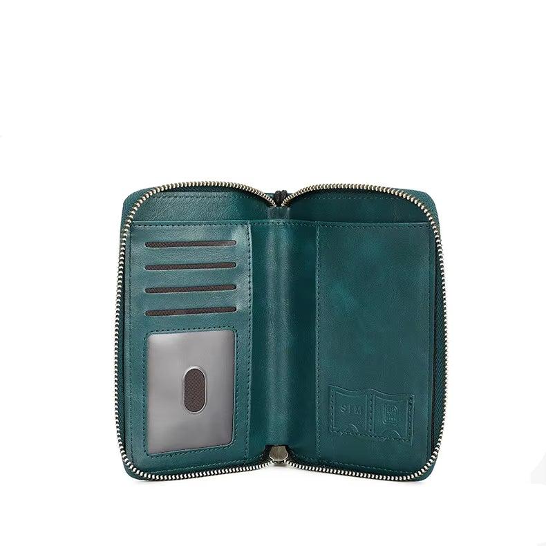 Portafoglio in pelle verde con cerniera, scomparti per carte di credito e tasca trasparente. Design elegante e funzionale per uomo e donna.