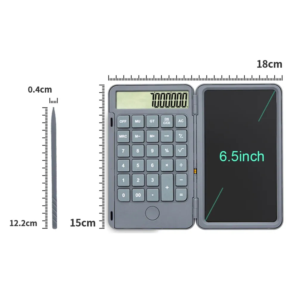 Calcolatrice tascabile grigia con display LCD, dimensioni 18x12,2 cm, schermo 6,5 pollici, include penna stilo, ideale per ufficio e scuola.