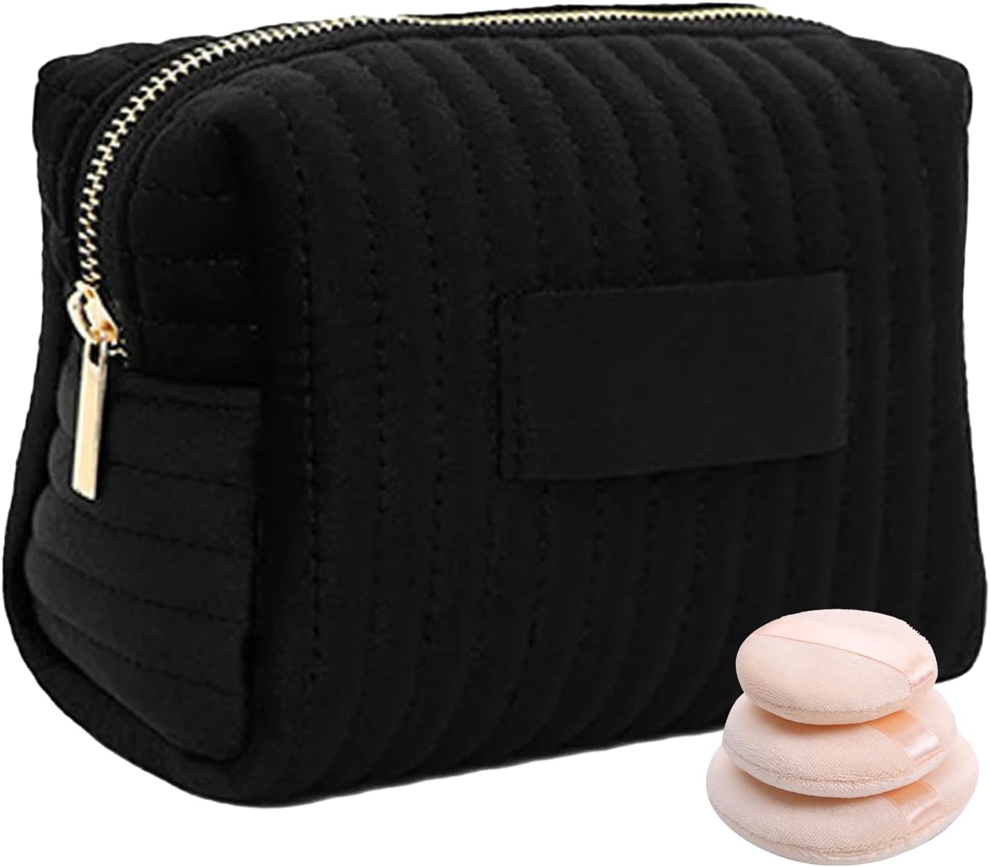 Borsa trucco nera trapuntata con cerniera dorata, include tre spugnette per il viso. Accessorio elegante per cosmetici, ideale per viaggi.