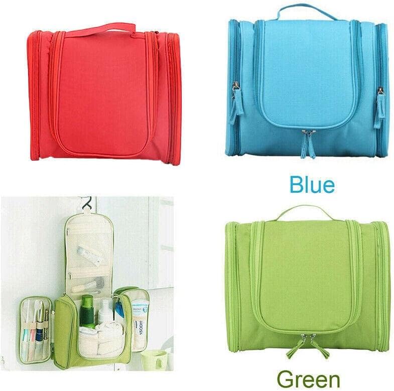 Quattro beauty case da viaggio appesi, colori rosso, blu e verde, con scomparti multipli per articoli da toeletta. Organizzatore compatto e portatile.