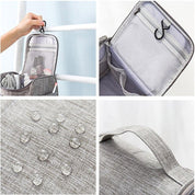 Borsa da viaggio impermeabile grigia con gancio, tasche multiple e manico. Ideale per organizzare cosmetici e accessori da bagno.