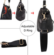 Borsa a tracolla nera con motivo mimetico, anello a D regolabile, tracolla staccabile, fibbie dorate. Accessorio moda versatile e funzionale.