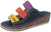 Sandalo donna con zeppa in sughero, cinturini multicolore in pelle, cuciture bianche a contrasto. Calzature estive comode e alla moda.