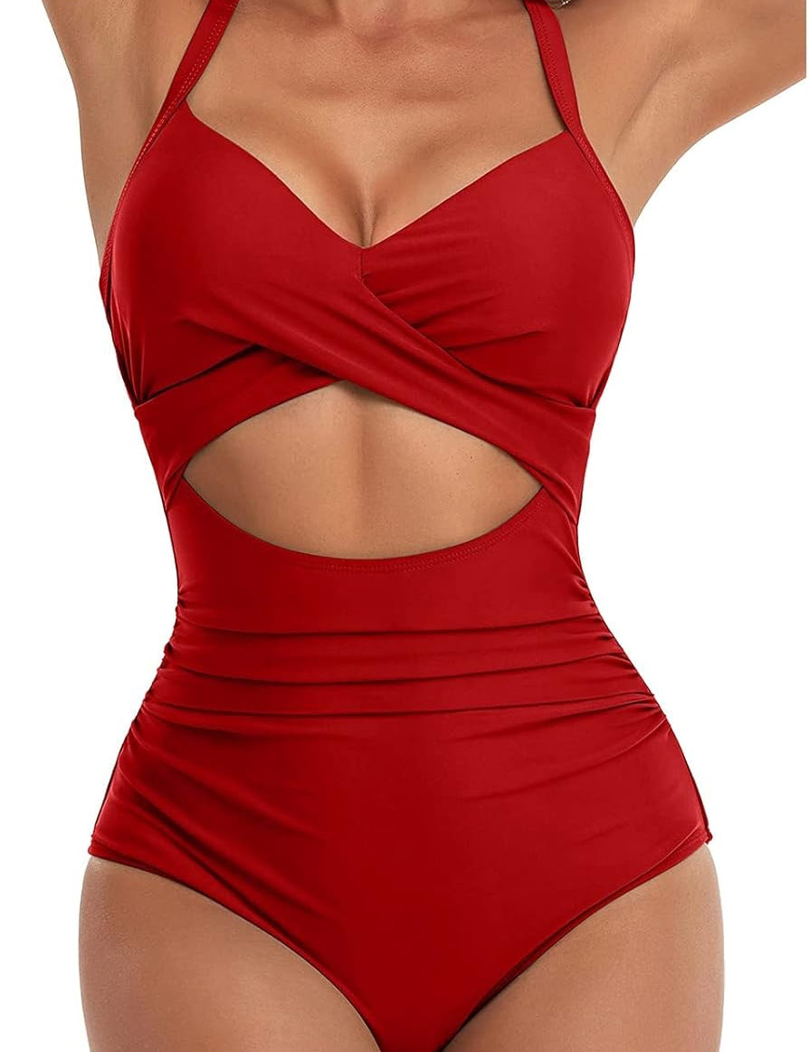Costume intero rosso donna, design incrociato con cut-out frontale, spalline regolabili. Elegante e moderno, perfetto per la spiaggia o piscina.