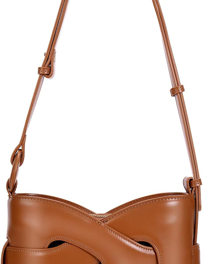 Borsa a tracolla in pelle marrone, design elegante con dettagli intrecciati, ideale per moda donna, accessorio di lusso, stile contemporaneo.