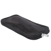 Custodia nera per occhiali da sole con cerniera, design elegante e resistente, ideale per protezione e trasporto sicuro. Accessorio moda essenziale.
