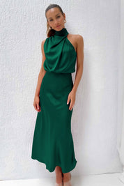 Elegante Vestito Lungo in Raso con Attraente Scollo Halter Neck