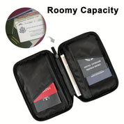 Custodia portadocumenti da viaggio nera con capacità spaziosa, adatta per passaporti, carte d'identità e documenti essenziali. Tasche interne multiple.