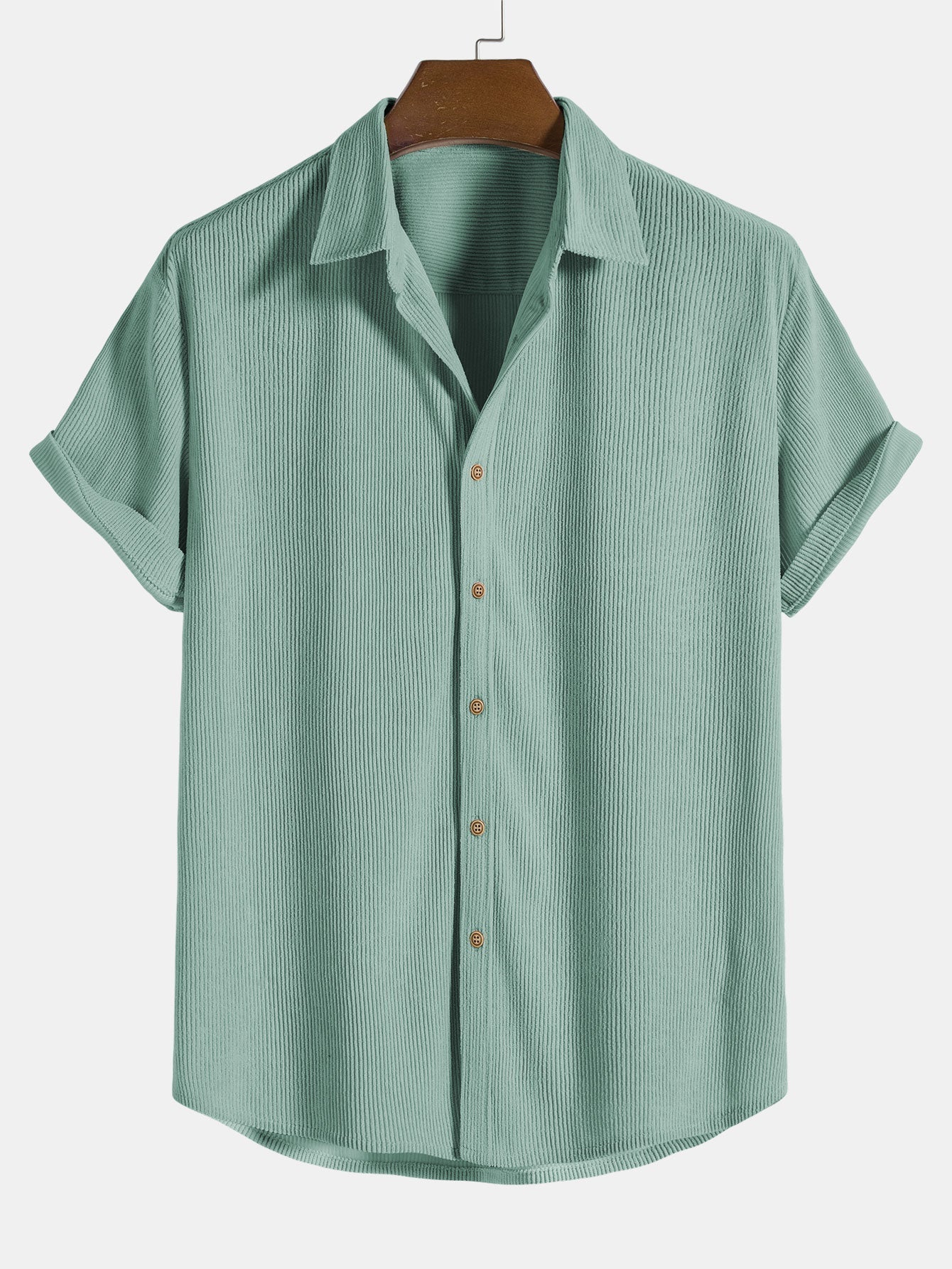 Camicia verde menta a maniche corte, colletto classico, bottoni frontali, tessuto leggero, ideale per look estivi casual.