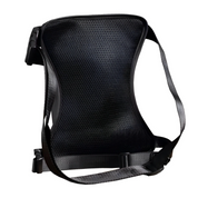 Zaino ergonomico nero con schienale in rete traspirante, cinghie regolabili e design leggero. Ideale per viaggi e uso quotidiano.
