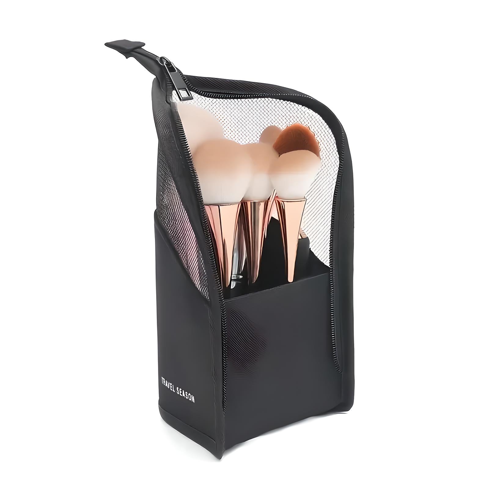 Set di pennelli da trucco con manici dorati in una custodia nera a rete, ideale per viaggi. Accessori cosmetici essenziali, alta qualità.