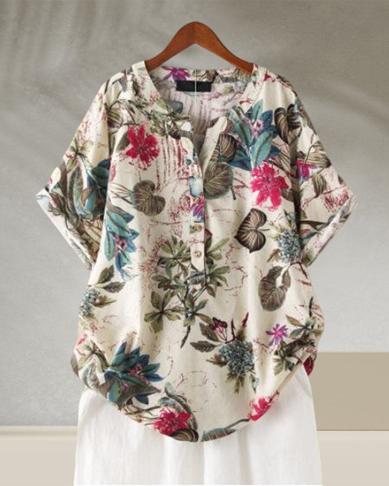 Camicia donna floreale in cotone, maniche corte, colletto a V, bottoni, sfondo beige, design casual, perfetta per primavera ed estate.