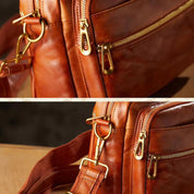 Borsa a tracolla in pelle marrone con cerniere dorate, ganci metallici robusti e dettagli artigianali. Accessorio elegante e funzionale.