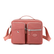 Borsa a tracolla rosa in pelle sintetica con tasche multiple e cerniere, design elegante e pratico per donna, ideale per uso quotidiano.