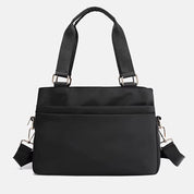 Borsa a tracolla nera in nylon impermeabile, design elegante e funzionale, con manici regolabili e tasche multiple, ideale per uso quotidiano.