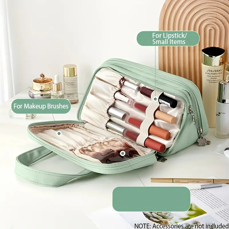 Astuccio verde per trucchi con scomparti per pennelli e rossetti. Design compatto, ideale per organizzare cosmetici. Accessori non inclusi.