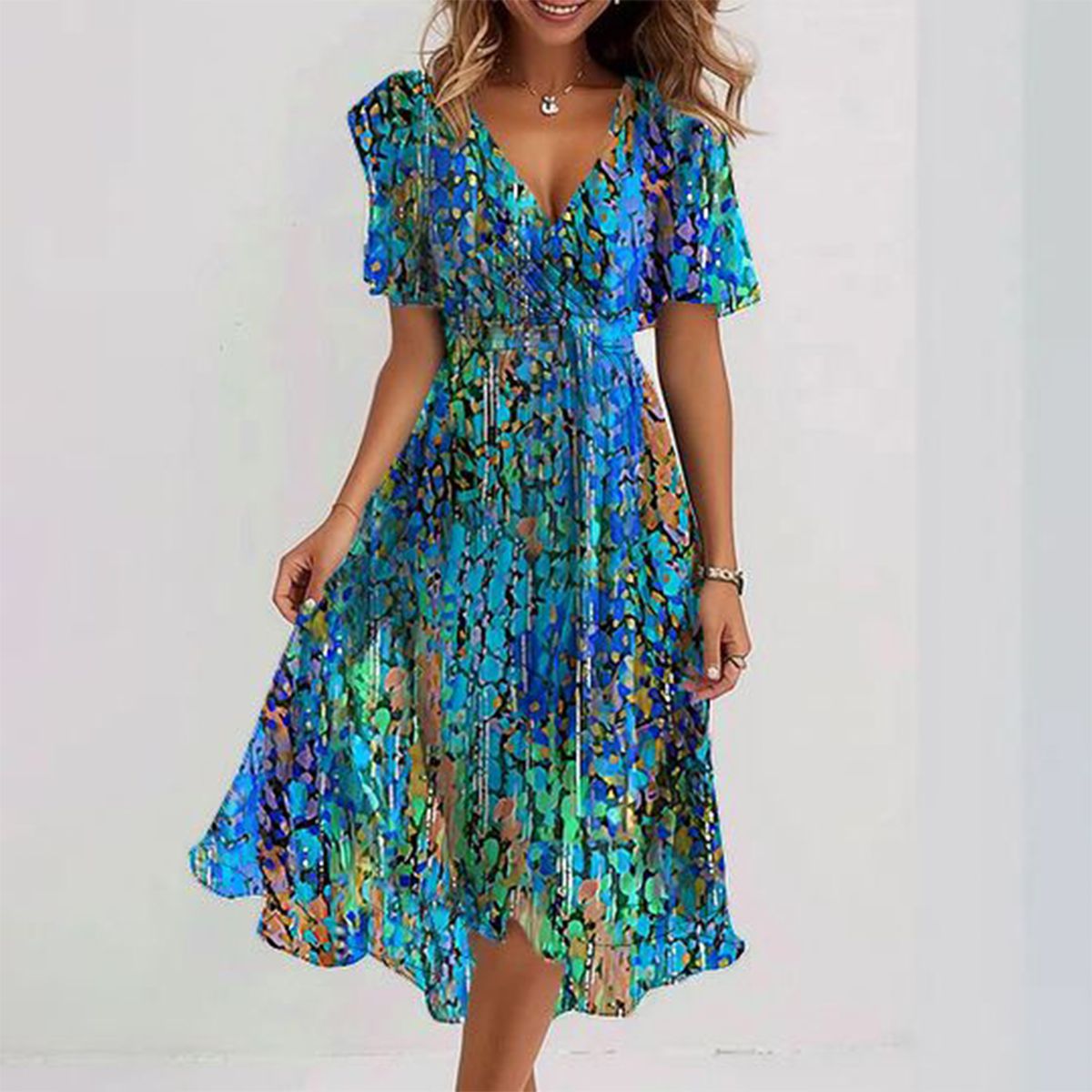 Abito estivo donna, fantasia astratta blu e arancione, scollo a V, maniche corte, lunghezza al ginocchio, perfetto per moda casual e vacanze.