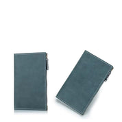 Portafoglio in pelle blu con cerniera, design elegante e moderno, accessorio moda uomo e donna, ideale per carte e contanti.