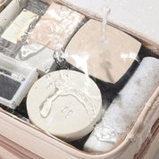 Borsa da toilette impermeabile trasparente con prodotti cosmetici, ideale per viaggi, organizzazione trucco, resistente all'acqua, pratica e compatta.