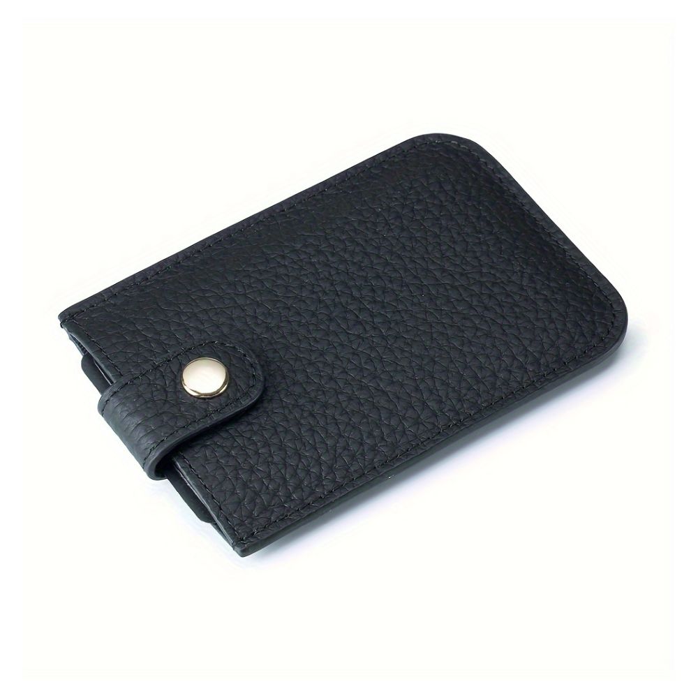 Portafoglio in pelle nera con chiusura a bottone, design elegante e compatto, ideale per carte di credito e contanti. Accessorio moda uomo e donna.