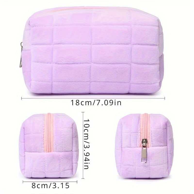 Astuccio cosmetico viola in peluche, dimensioni 18x10x8 cm, con cerniera. Design a quadri, ideale per trucco e accessori da viaggio.