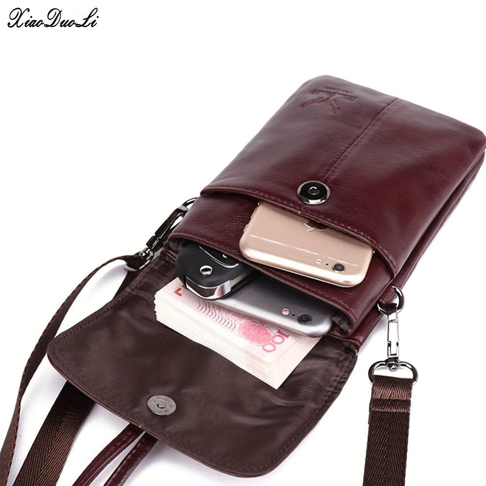 Borsa a tracolla in pelle marrone con tasche multiple, contenente smartphone e contanti. Design elegante e pratico per uso quotidiano.