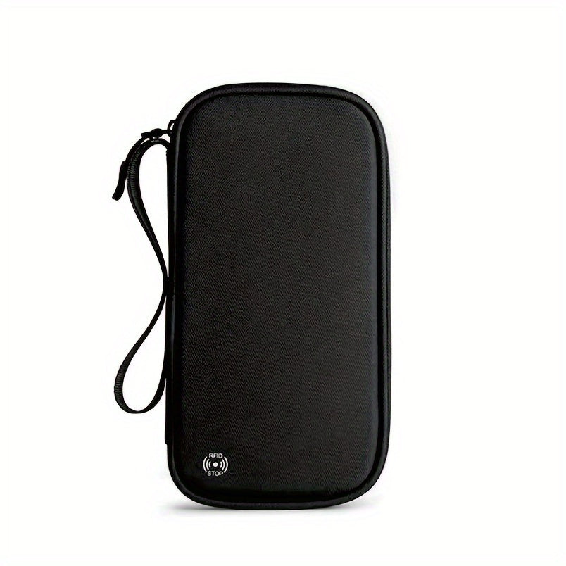 Custodia nera per dispositivi elettronici, con chiusura a zip e cinturino da polso. Design elegante e compatto, ideale per viaggi e protezione.