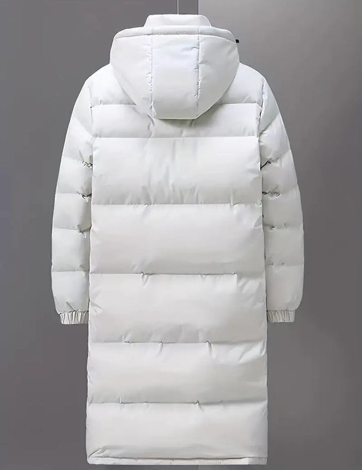 Giacca lunga invernale bianca con cappuccio, imbottitura trapuntata, maniche lunghe, ideale per climi freddi. Moda donna, abbigliamento caldo.