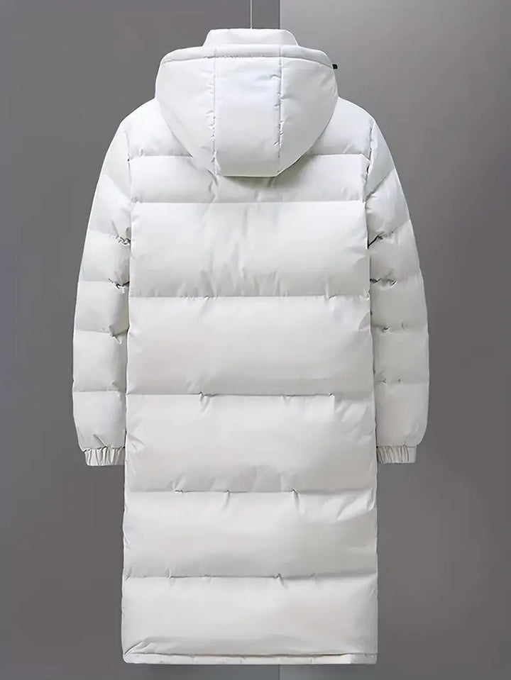 Giacca lunga invernale bianca con cappuccio, imbottitura trapuntata, maniche lunghe, ideale per climi freddi. Moda donna, abbigliamento caldo.