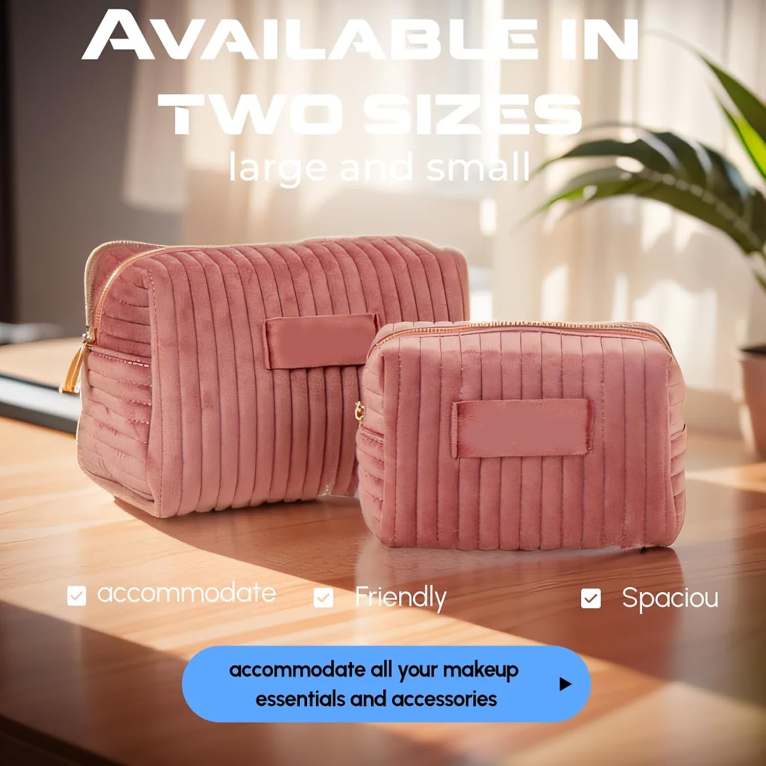 Due pochette rosa in velluto a coste su tavolo di legno, disponibili in due dimensioni. Ideali per trucco e accessori. Eleganti e pratiche.