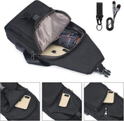 Zaino a tracolla nero con tasche multiple, cerniere resistenti, porta USB, spazio per smartphone e accessori. Ideale per viaggi e uso quotidiano.