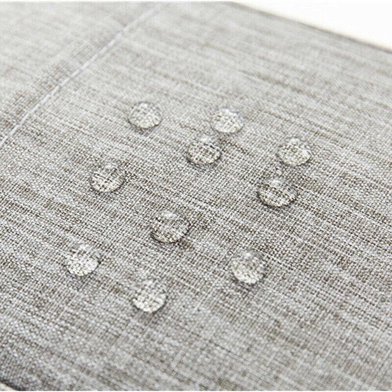 Tessuto impermeabile grigio con gocce d'acqua, resistente e idrorepellente, ideale per arredamento e rivestimenti esterni.
