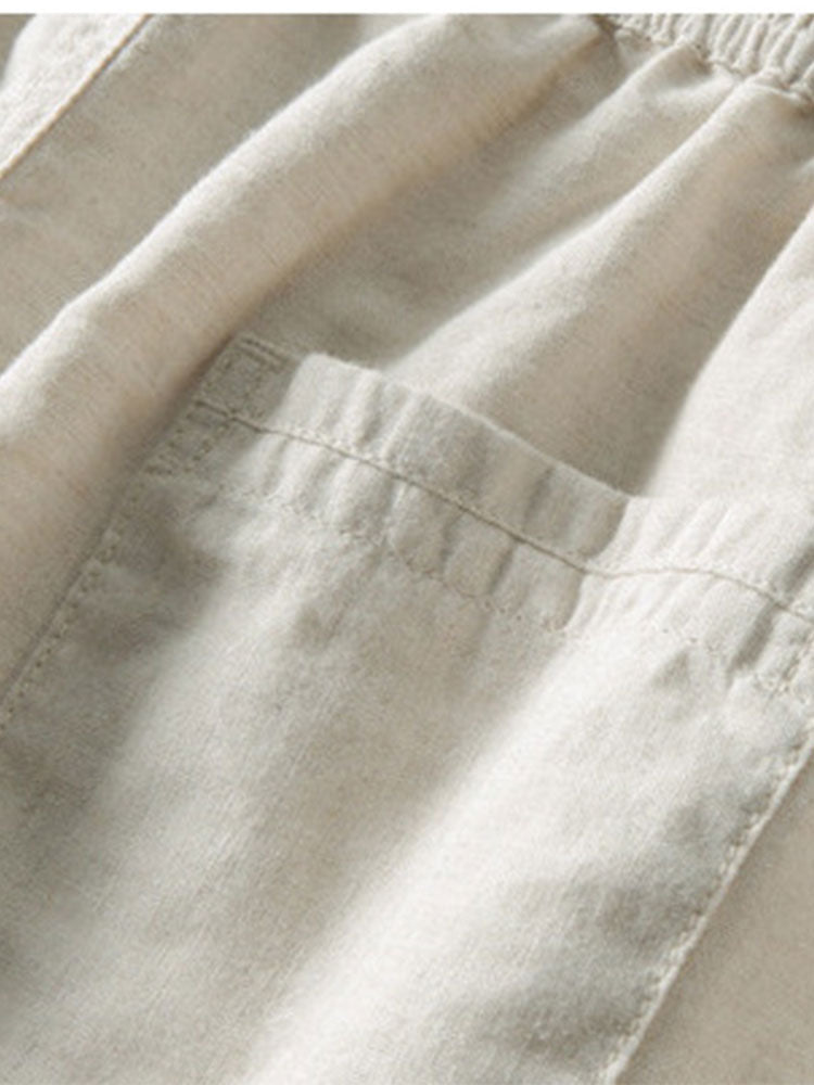 Pantaloni in lino beige con tasca posteriore, tessuto leggero e traspirante, ideale per abbigliamento estivo casual.