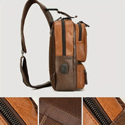 Zaino a tracolla in pelle marrone con doppia cerniera, tasche multiple e porta USB. Design elegante e funzionale per viaggi e lavoro.