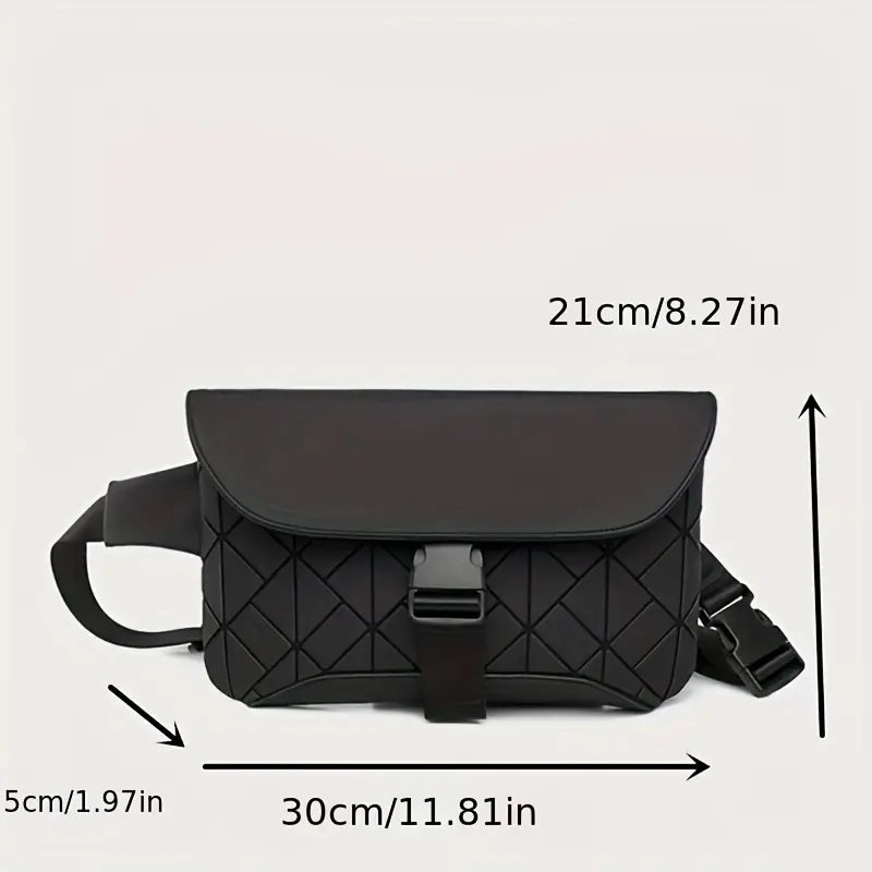 Borsa a tracolla nera trapuntata, dimensioni 30x21x5 cm, con chiusura a fibbia. Design elegante e pratico per moda e utilità quotidiana.